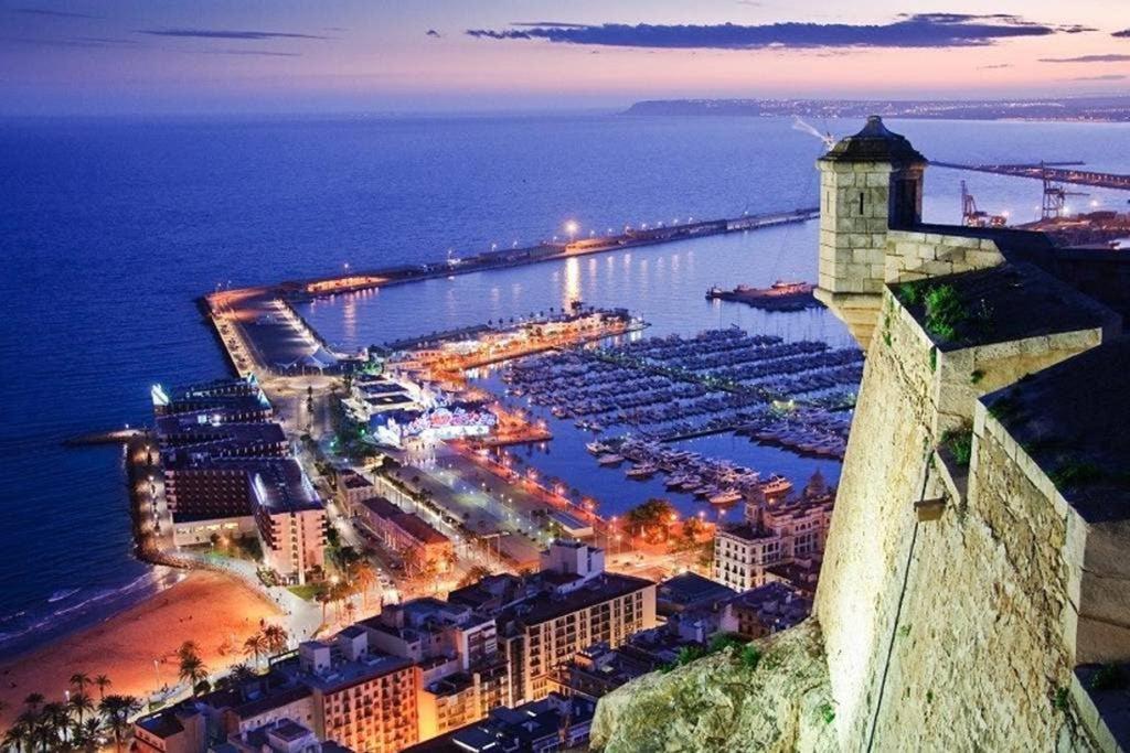 Apartamento De Diseno Centrico A 5 Min De Playa Alicante Kültér fotó